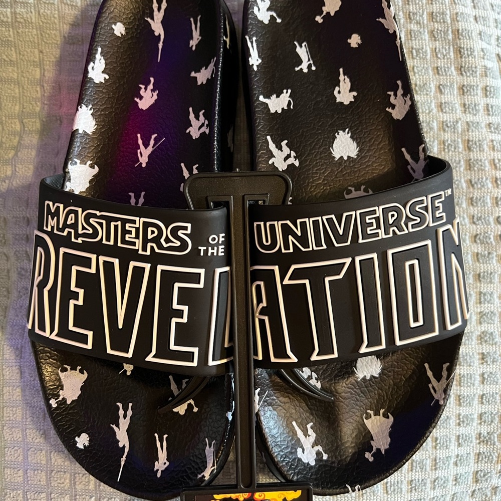 Naruto shippuden Masters of the Universe Revelation Black Slides size 40 42 45